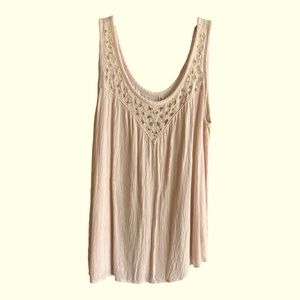 Sleeveless Feminine Mudd medium blouse